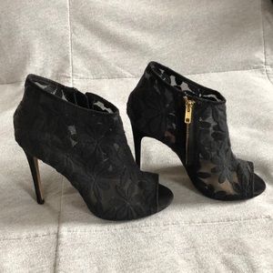 Betsey Johnson Lace Heels!